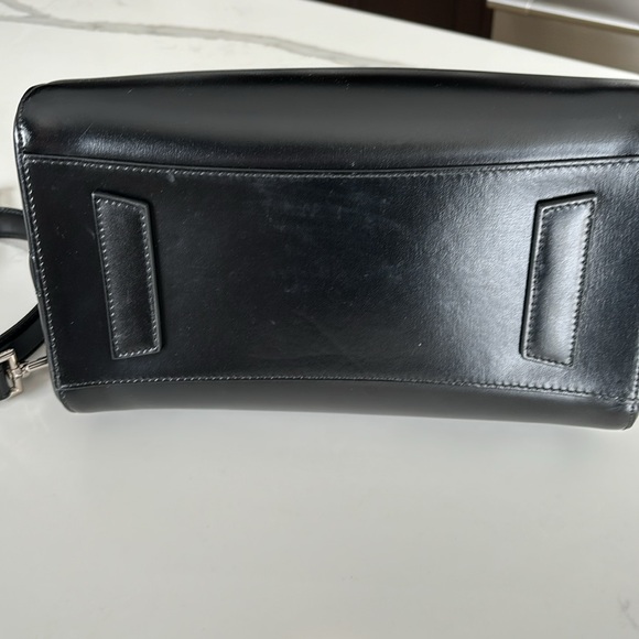 🌸Sold🌸Small Authentic Givenchy Antigona bag - Picture 4 of 8
